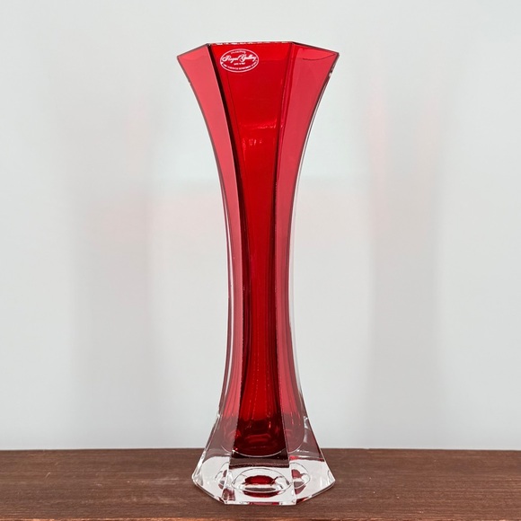 Vintage Royal‎ Gallery 24% Lead Crystal Red Art Glass Vase 10 1/2 Inches - Picture 1 of 7